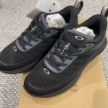 Oakley 블랙 스니커즈 미사용 새상품 23.5