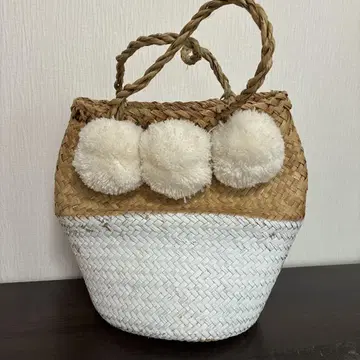 폼폼 포함 바스켓형 바스켓백
