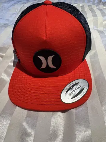 Hurley 스냅백 캡