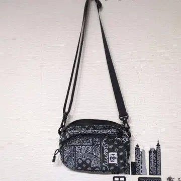 CHUMS 반다나 패턴 숄더백