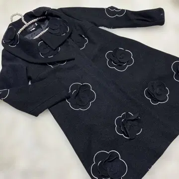 새상품급 수입 꽃 모티브 울 코트 블랙 부클레