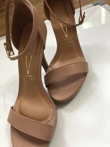 Vizzano 베이지 하이힐 샌들