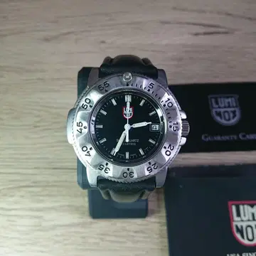 LUMI NOX 3201 손목시계 블랙