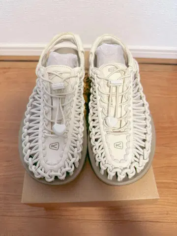 [ 새상품 ] KEEN 화이트 우먼 유니크