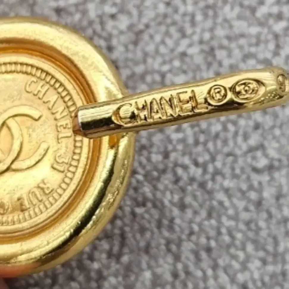 샤넬 골드 체인 벨트 코인 장식