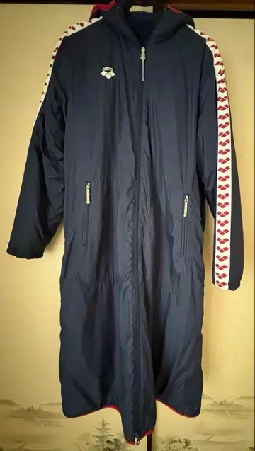 아레나 ARIN 벤치 코트 (후드 부착)