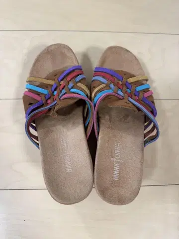 Minnetonka 브라운 멀티 컬러 샌들