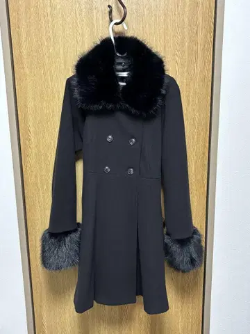 MAJESTIC LEGON 퍼 부착 롱 코트