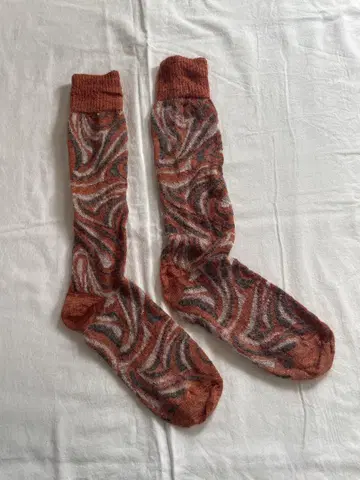 오렌지 계열 물결 무늬 삭스