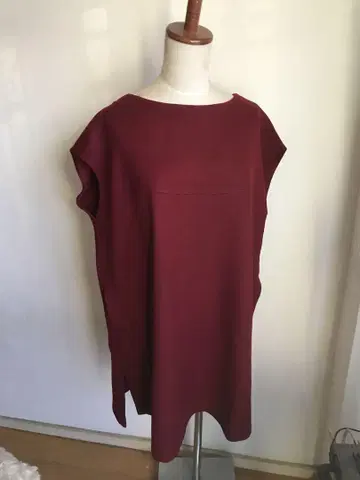 멜톤 원단의 따뜻한 레이어드용 루즈한 사이즈 상의