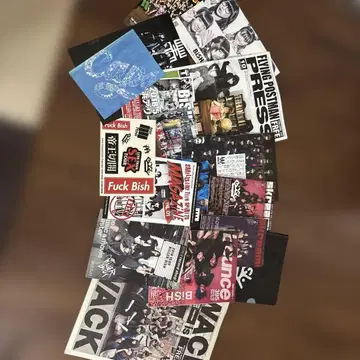 BISH 관련 잡지, 플라이어, 클리어 파일, 스티커 세트