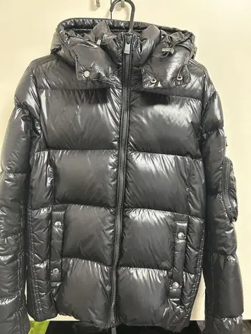 TATRAS 블랙 다운 자켓 후드 부착