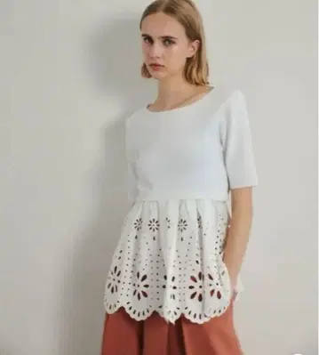 클리닝 완료 아이렛 레이스 페플럼 풀오버