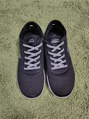 SKECHERS GO WALK 블랙 스니커즈