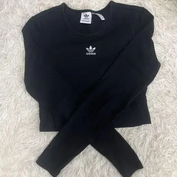 adidas 크롭 긴팔 T셔츠 블랙