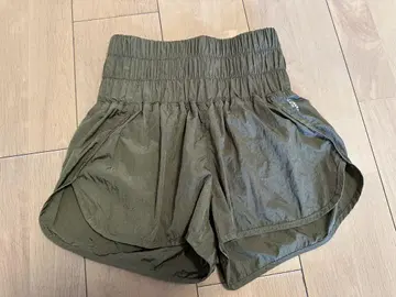 프리 피플 올리브색 꽃무늬 숏팬츠