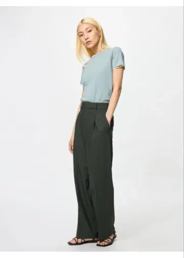 UNIQLO 턱 와이드 팬츠
