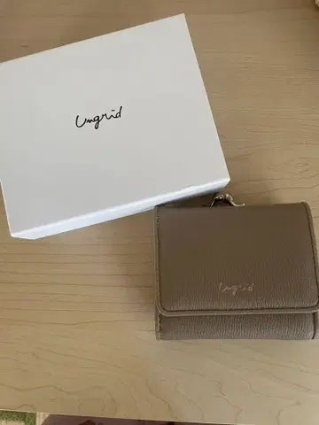 Ungrid 3단 폴더형 지갑 베이지