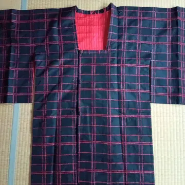 블랙과 빨간색 체크 무늬 도향 코트