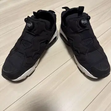 Reebok Instapump Fury 블랙 스니커즈