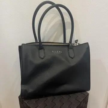 GUESS 블랙 토트백