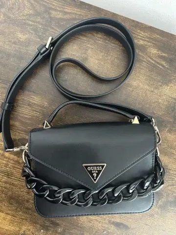 GUESS 블랙 숄더백