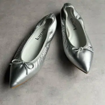 새상품급 쿠룬도쿄 Mathilde -Foil 밸리 슈즈 24cm