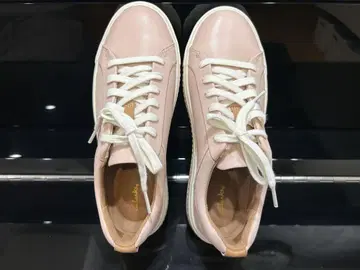 [ 새상품 ] Clarks 핑크 스니커즈 천연 가죽 22cm