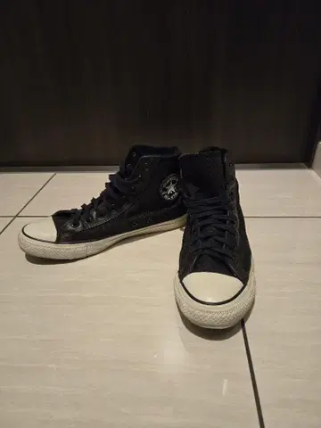 CONVERSE ALL STAR 블랙 하이컷 스니커즈