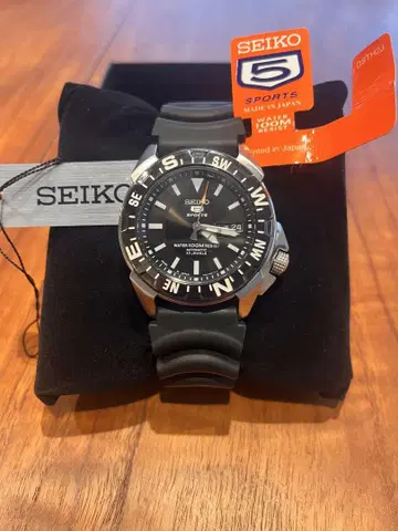 SEIKO 5 SPORTS 블랙 러버 손목시계 박스 없음