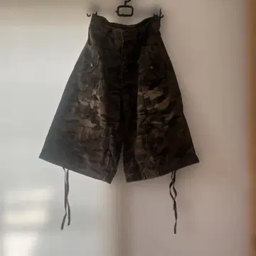 카모 패턴 숏팬츠 메탈 버튼