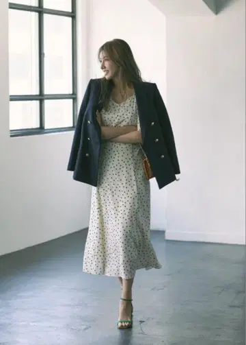 JUSGLITTY 네이비 더블 브레스트 자켓 골드 버튼