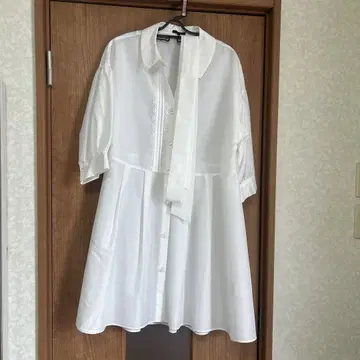 ROBE CHIC 화이트 셔츠 44 새상품