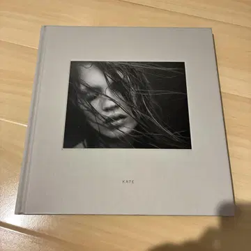 KATE SORRENTI, MARIO/MOSS 아트북