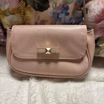 미사용에 가까운 FURLA 핑크 가죽 느낌 플랩 숄더백