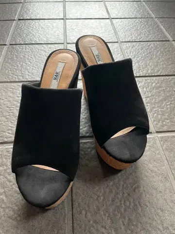 블랙 스웨이드 통굽 샌들 S 사이즈 약 22cm