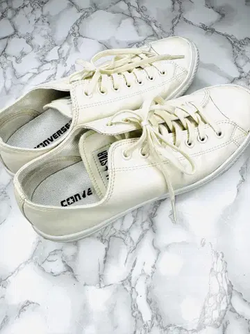 CONVERSE 화이트 가죽 로컷 스니커즈