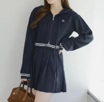 OLIVE des OLIVE 니트 라인 후드티 & 미니 스커트 네이비
