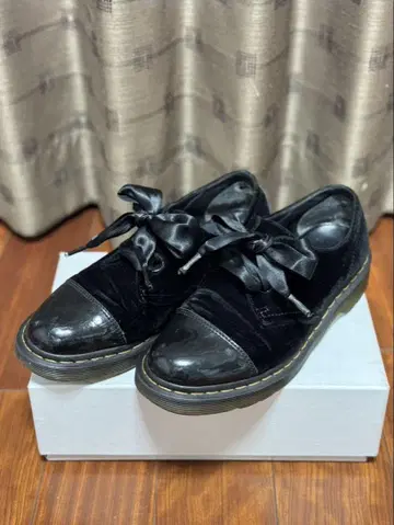 블랙 스웨이드 로퍼 (닥터마틴)