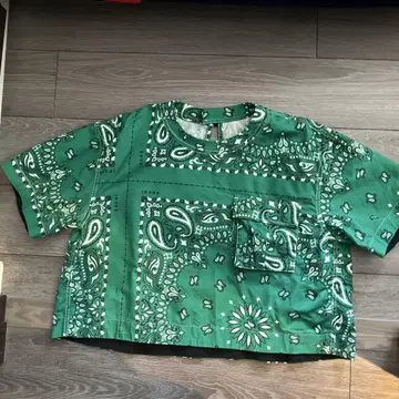 sacai 반다나 패턴 그린 컬러 크롭 기장 상의 부속품 없음