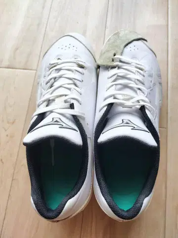Mizuno 화이트 스파이크 슈즈 투수 커버 포함