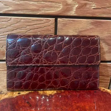새상품 미사용 BELTRAMI 다크 브라운 악어가죽 장지갑 엠보 디자인