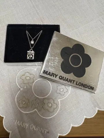 MARY QUANT BOX 참 펜던트 목걸이 세트