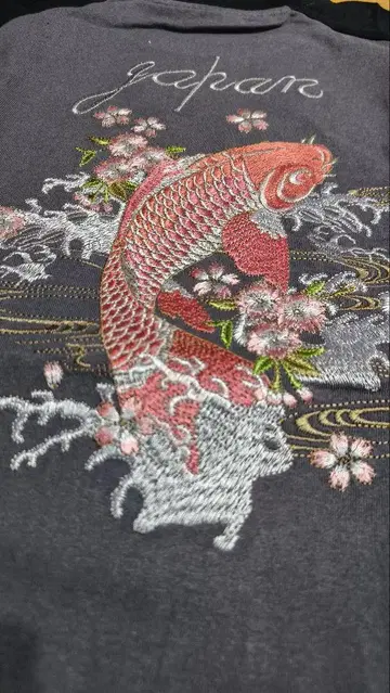 [ 이카츠이 멋진 ] Japan 잉어와 벚꽃 자수 T셔츠