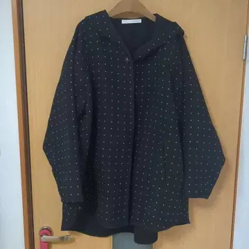 LUPILIEN 도트 무늬 후드 부착 자켓