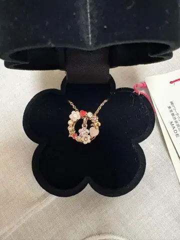 꽃 모티브 목걸이 핑크 화이트 마리콴트