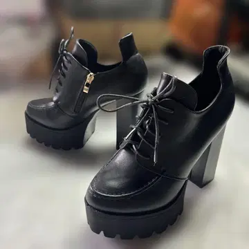세련된 레더풍 통굽 하이힐 부티 블랙 23.5cm BAIYAJIA