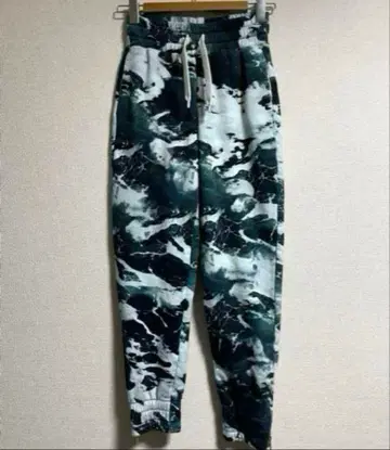 EMPORIO ARMANI EARCTIC 올 패턴 밑단 지퍼 스웨트 팬츠