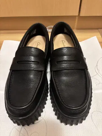 2025 Clarks 블랙 로퍼