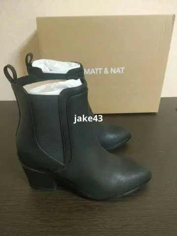 MATT & NAT KALISTA 블랙 앵클부츠
